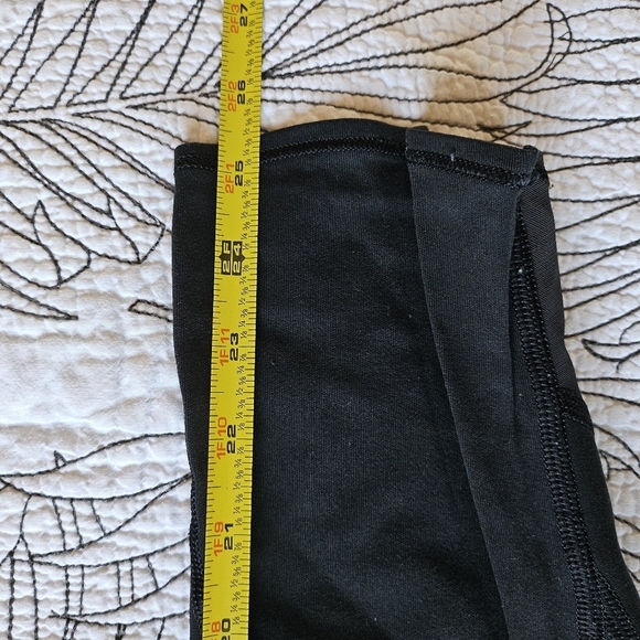 VGUC Athleta All in Crop Leggings Phone & zip Pockets Size Small Black - Picture 14 of 16